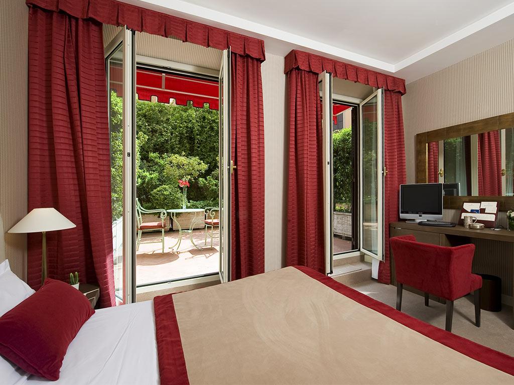 Hotel Dei Borgognoni Rome Exterior photo