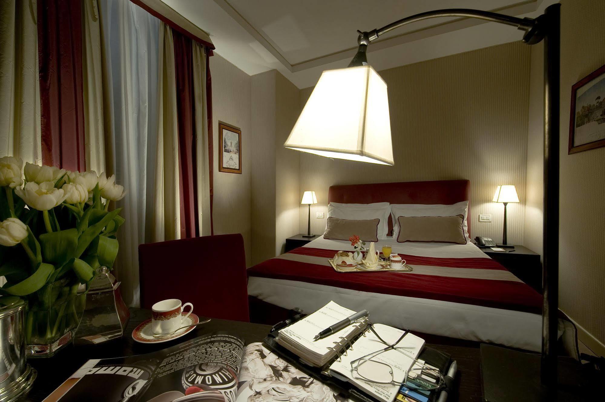 Hotel Dei Borgognoni Rome Exterior photo